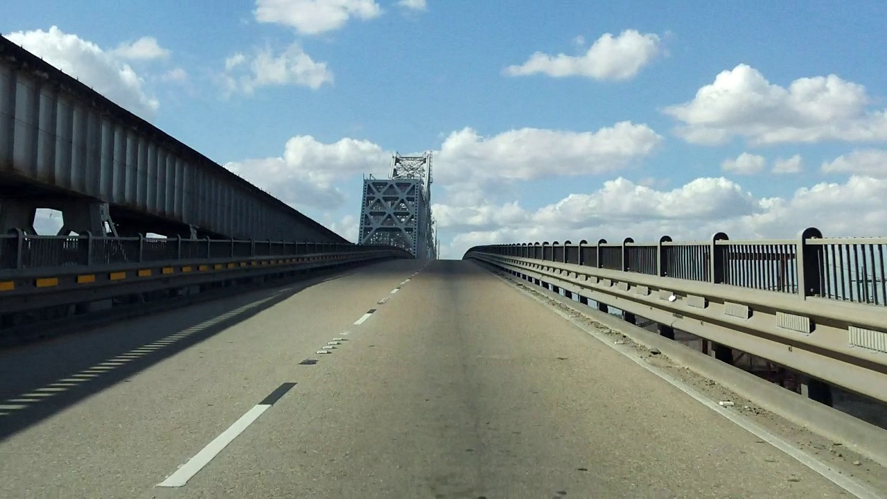 Huey P. Long Bridge (Baton Rouge) westbound [ALTERNATE TAKE]