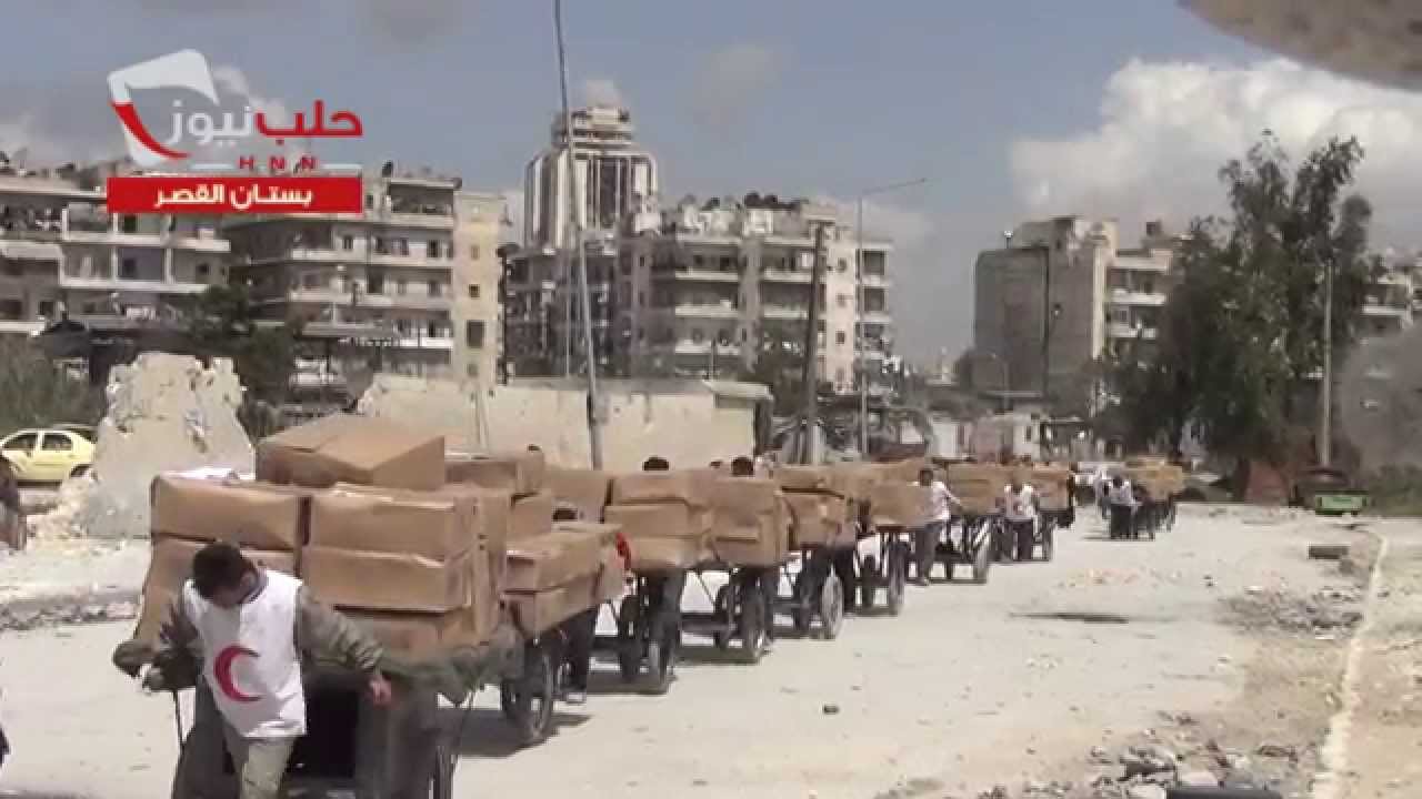 حلب - بستان القصر || منظمة الأمم المتحدة مع الهلال الأحمر يقومون بادخال حصص اغاثية 8-4-2014