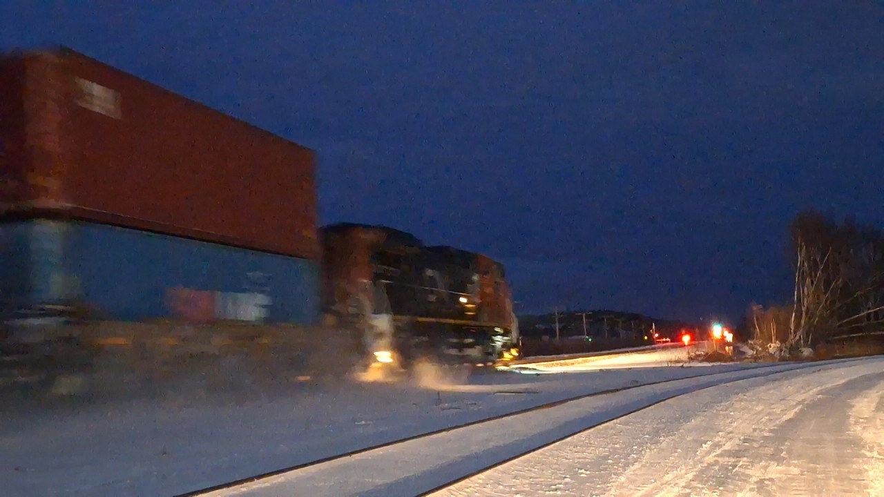 A DOUBLE STACK BLOWING THROUGH SUDBURY JUNCTION STATION IN A COLD EVENING!