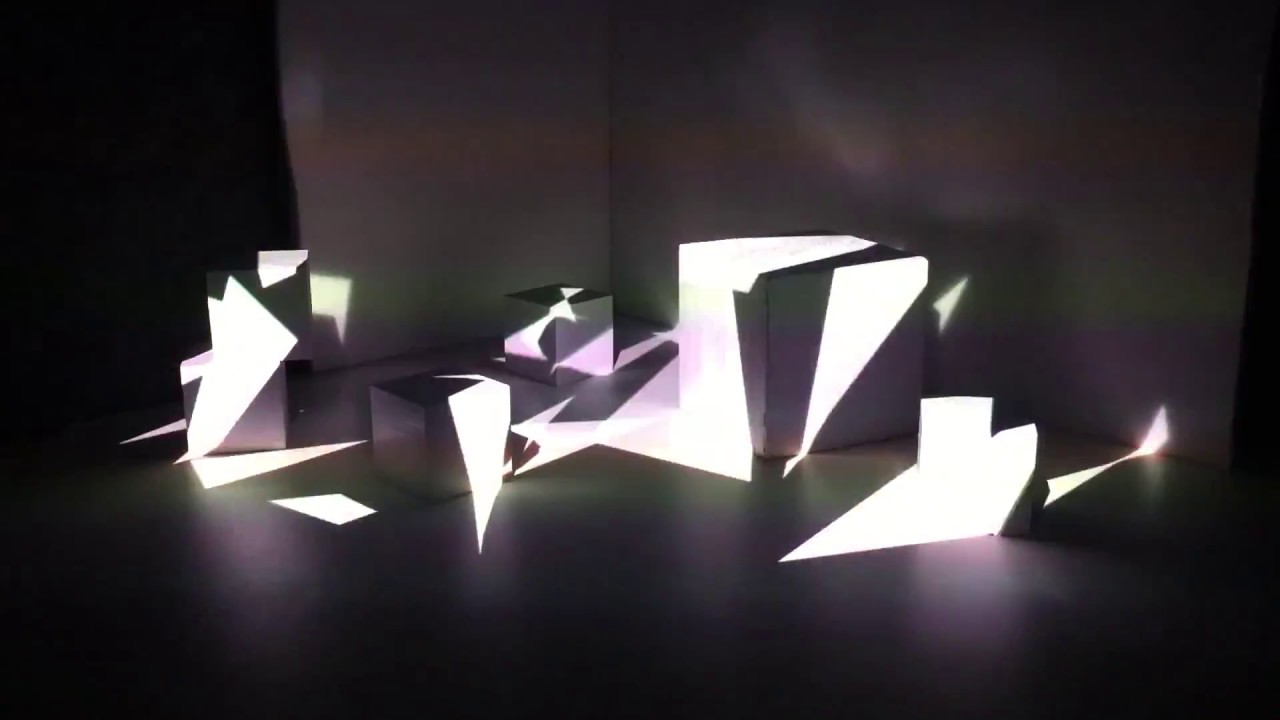 Realtime projection mapping on 3D cubes