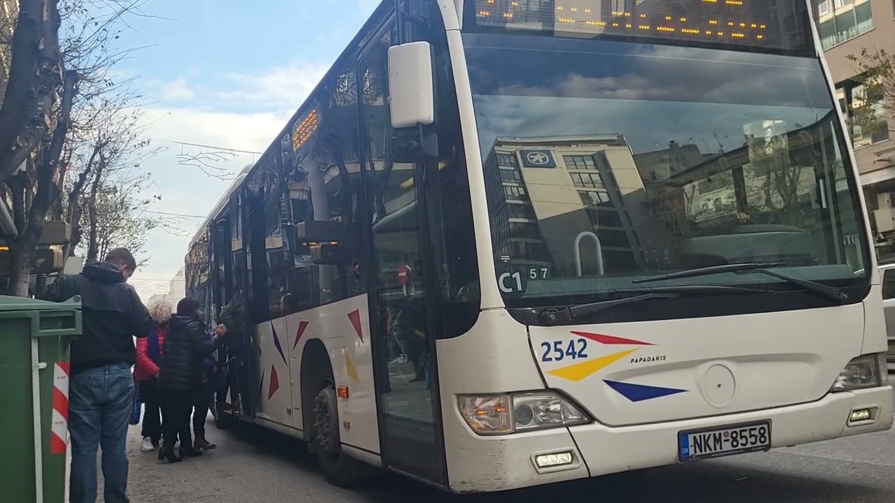 Λεωφορεία στην στάση Κολόμβου