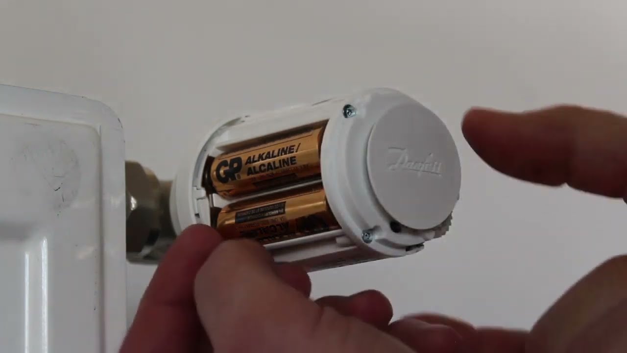How to replace batteries in Danfoss Eco&trade; radiator thermostat