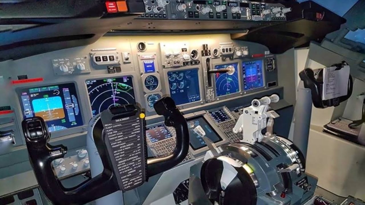 Boeing 737 Full Flight Sim Approach & Landing at Amsterdam Schiphol | Cockpit View & Comms