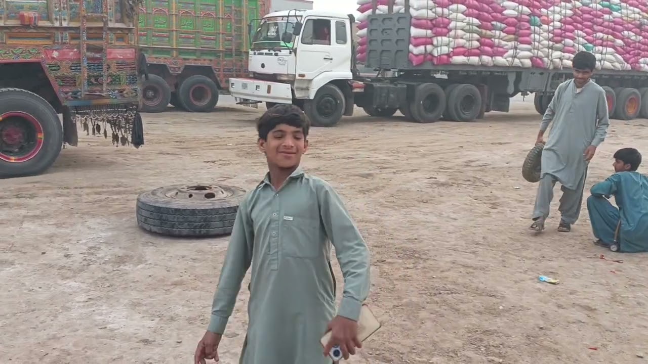 ملک فیاض ٹائرشاپ سخی سرور روڈ ڈیرہ غازی خان 