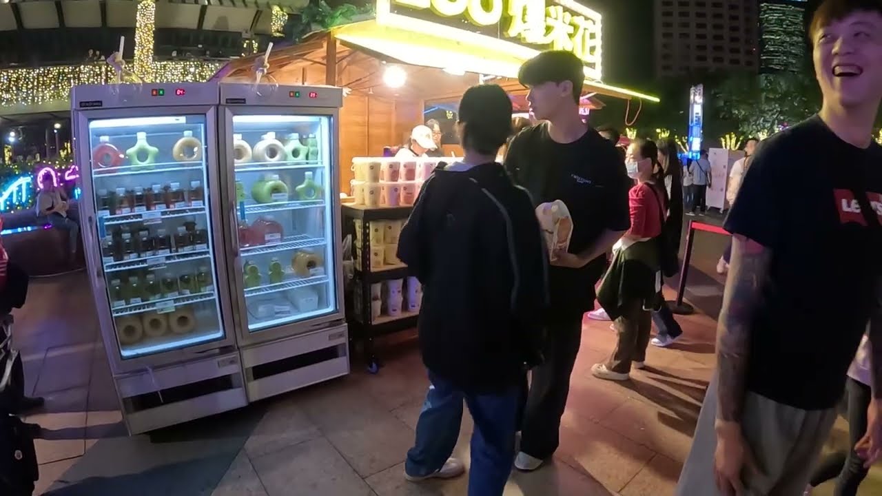 What activities and booths were at the first weekend of the New Taipei City Christmasland? Vol.4