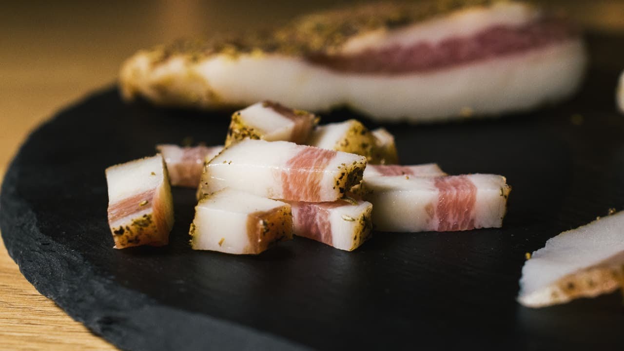 "Guanciale - podgardle dojrzewające" - wyroby surowe i dojrzewające - ZWIASTUN kursu wideo