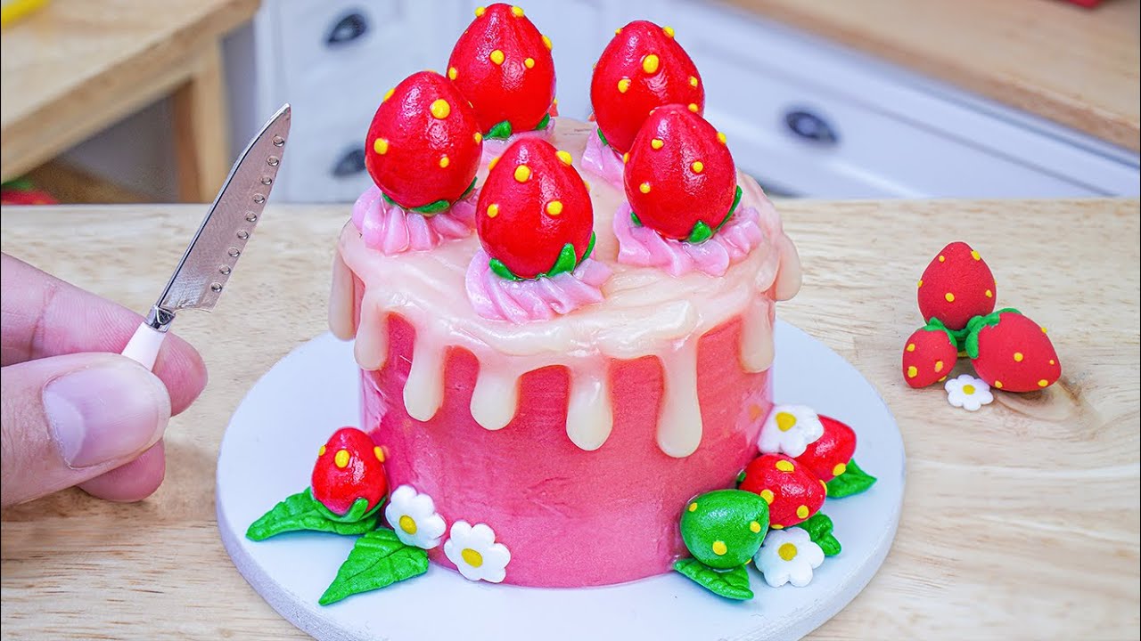 Tiny Sweet Pink Strawberry Chocolate Cake 🍰 Oddly Satisfying Mini Cake DIY 🌟 Miniature Cakes DA