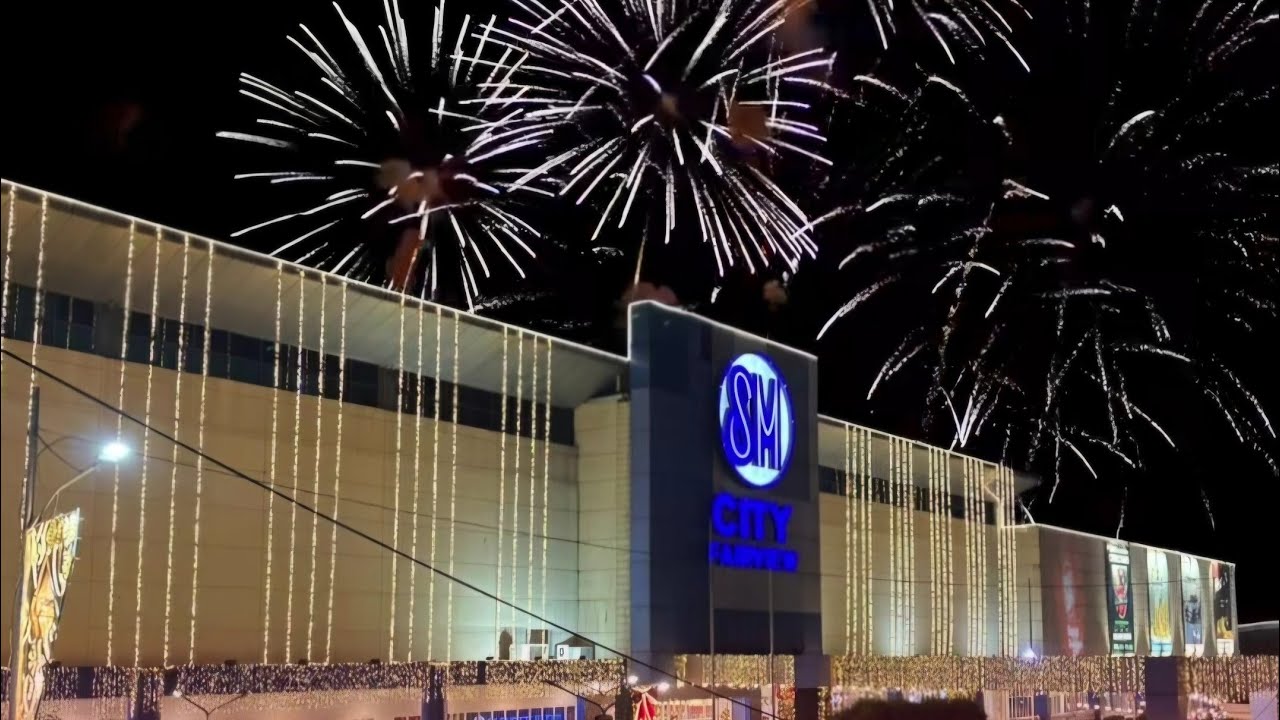 Грандиозный фейерверк в торговом центре SM City Fairview 🎆🎇