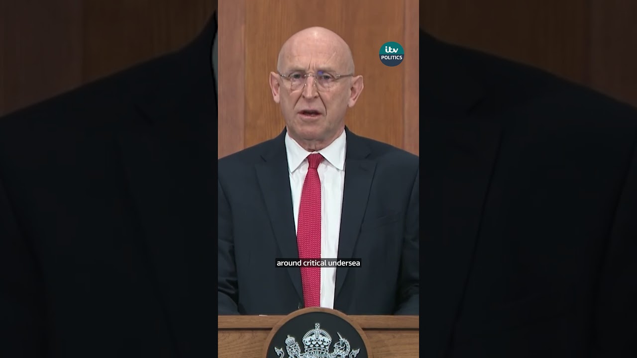 Министр обороны Великобритании заявил, что страна предотвратила российскую угрозу подводным кабелям.