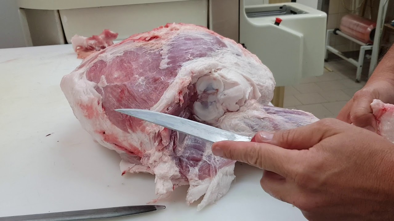 Disossare prosciutto fresco e differenze fra quello stagionato