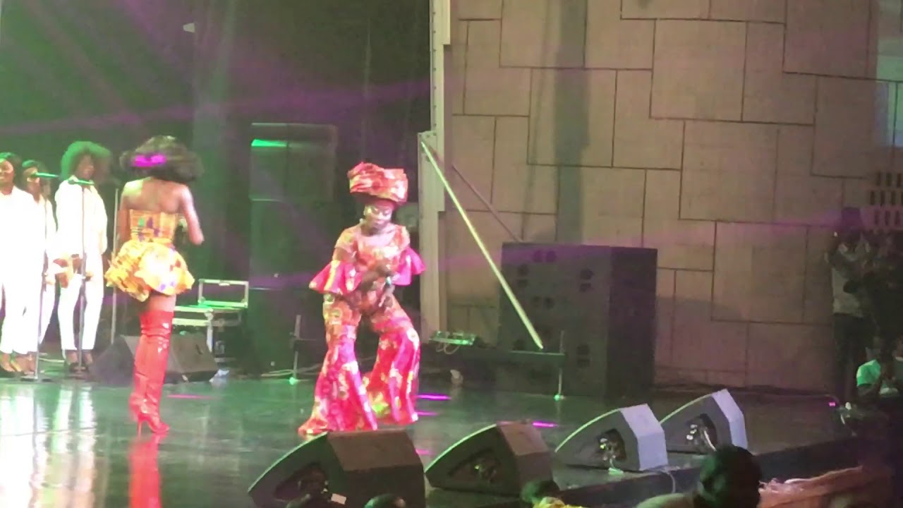 Akumaa Mama Zimbi moves crowd at the Bowout concert!
