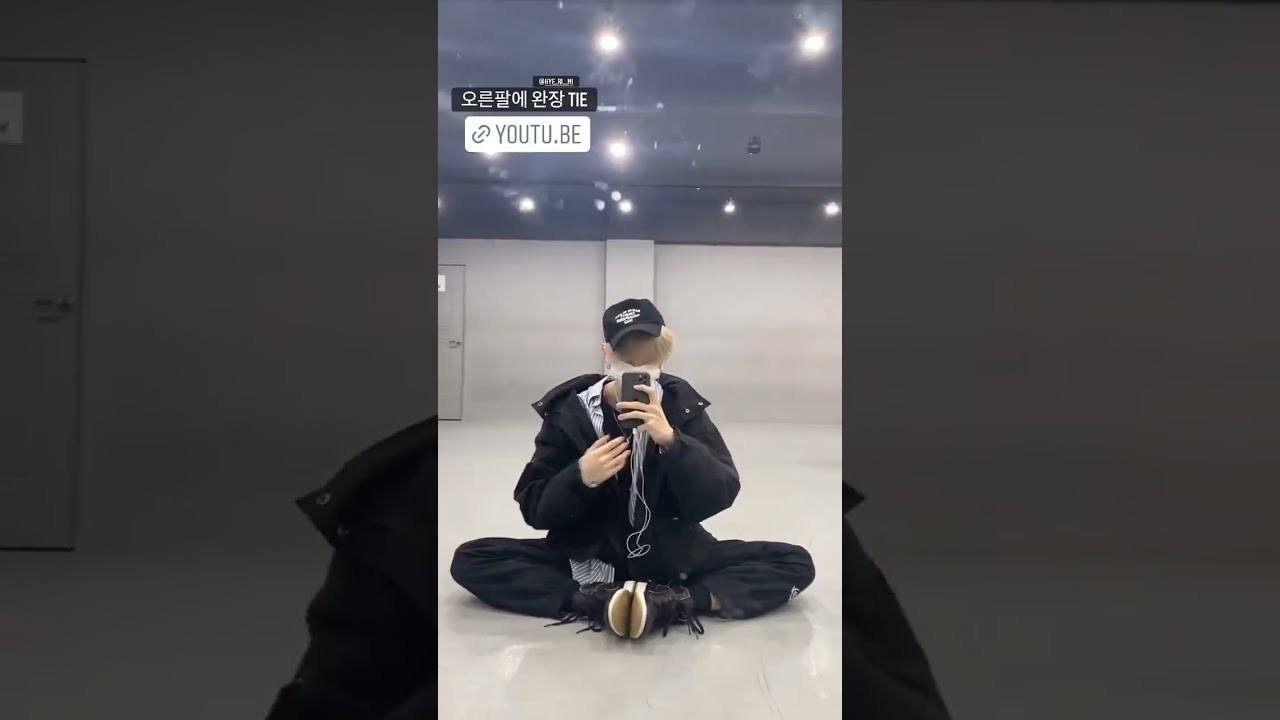 Jiho teasing Hyerim intro part in The Real #artbeat #viral #hyerim #jiho #shorts