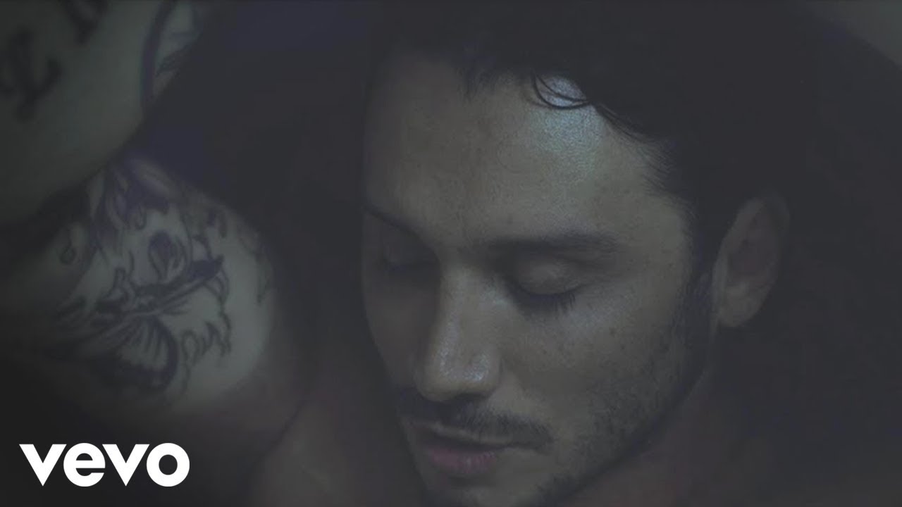 Fabrizio Moro - Sono anni che ti aspetto (Official Video)