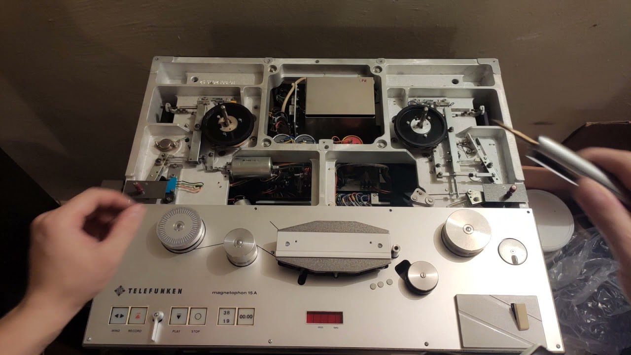 Telefunken M15A магнитофон  бобинный Настоящий винтажный магнитофон, механика, обзор.