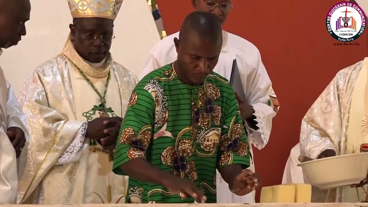 Résumé de la Consécration de l' église de la paroisse St Etienne d' Adjohoun / diocèse de P-Novo