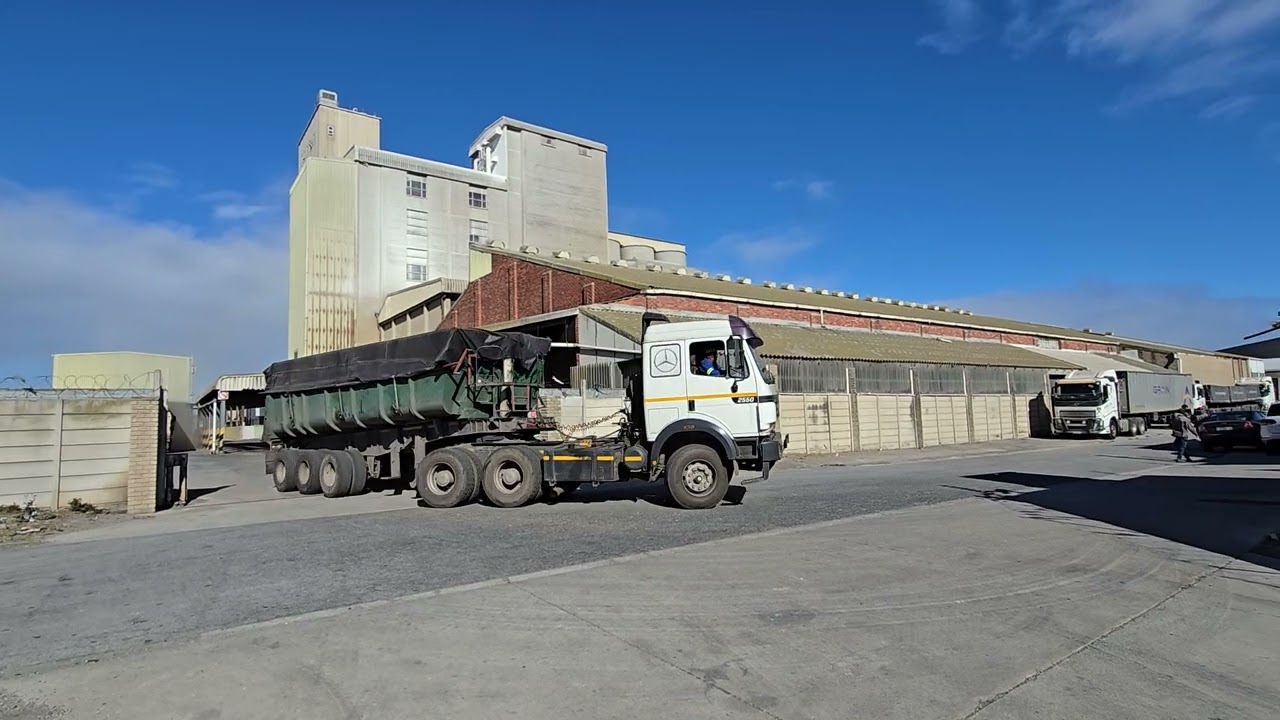 Mercedes-Benz Powerliner 2550 delivering a load of wheat in SA 