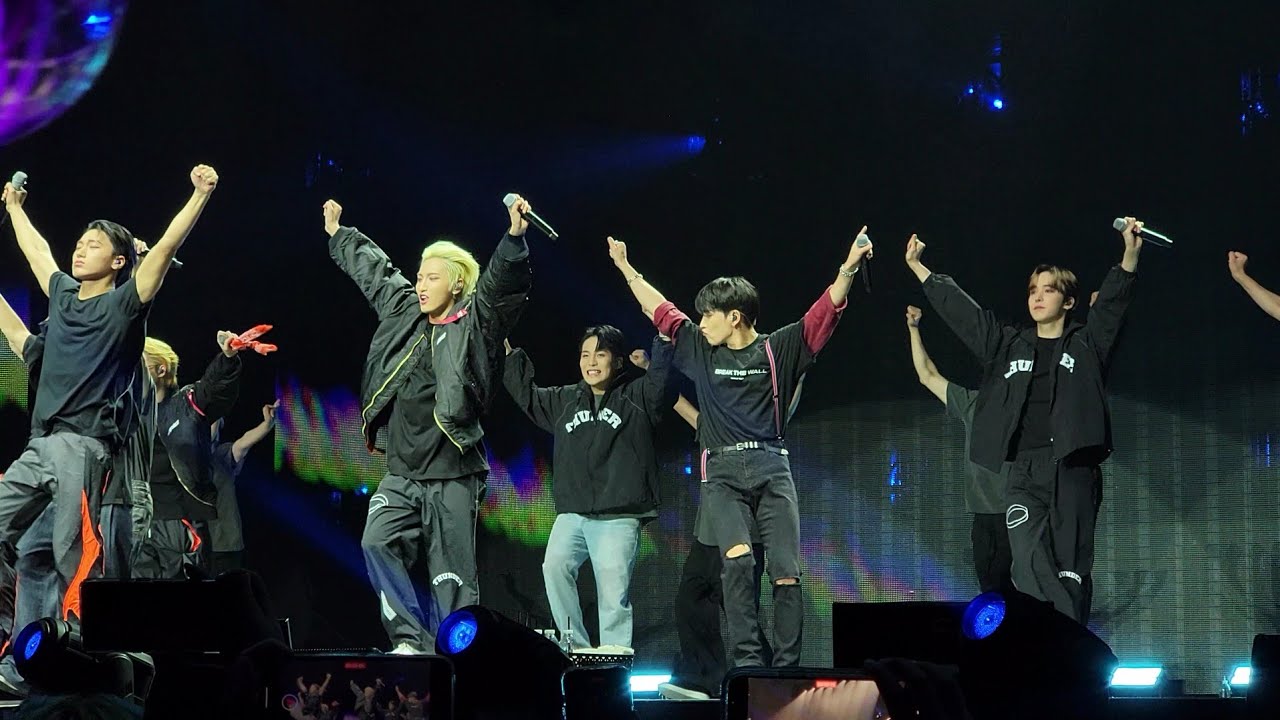 ATEEZ - The Real (흥 Version) | Break The Wall Tour 2022 in Chicago (11/19) 4K Fancam