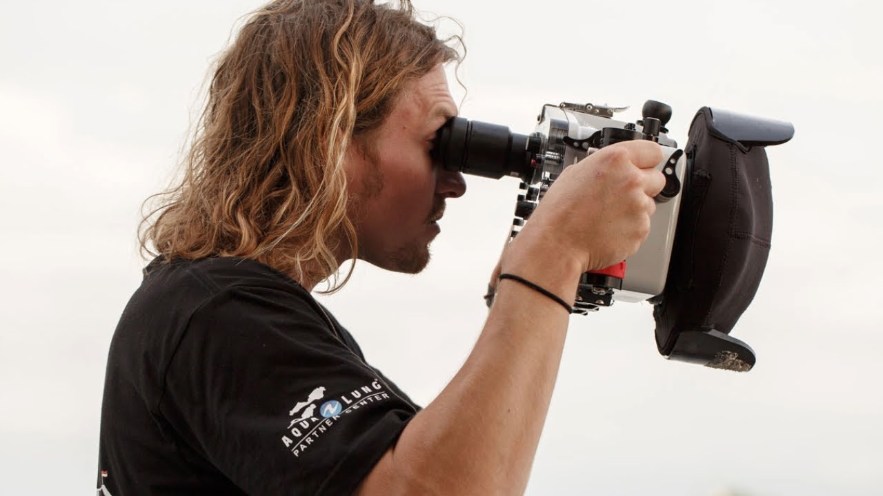 Install a 45º or Straight Magnifying Viewfinder on Your Ikelite Underwater Housing