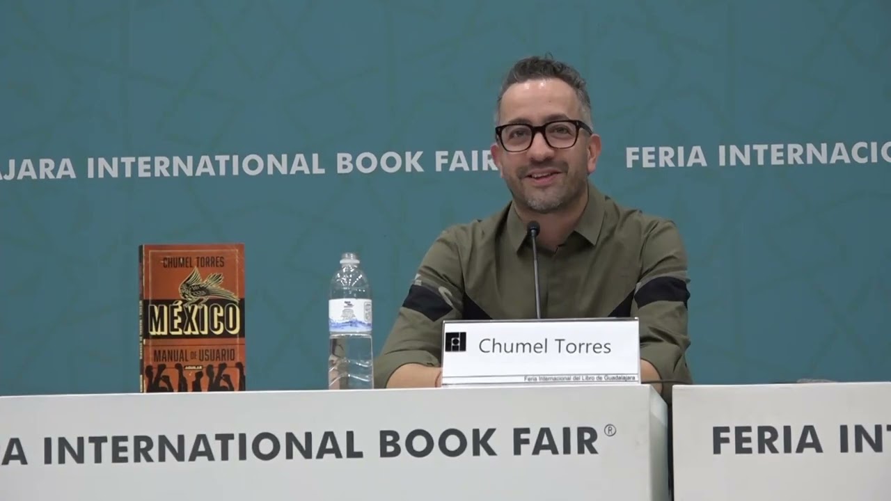 Chumel Torres en la presentación del libro MÉXICO: MANUAL DE USUARIO en Fil Gdl. 2022