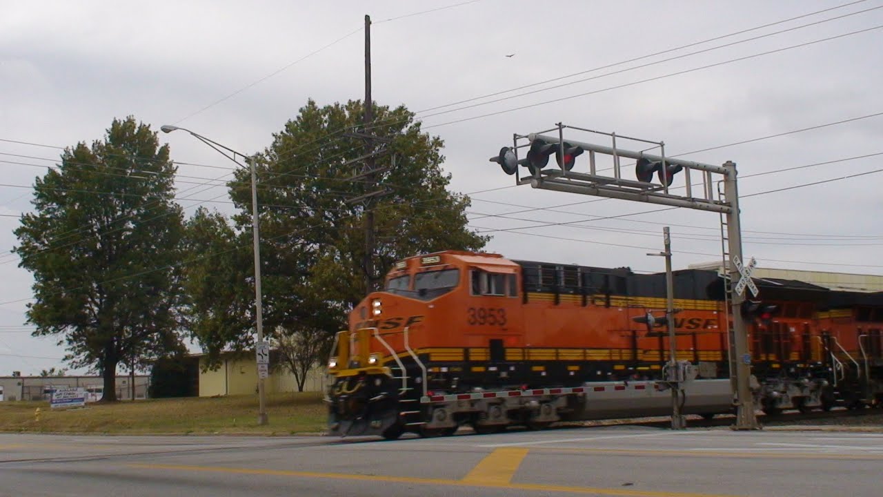 BNSF ET44C4 Leads a Mixed Freight w/ BNSFguy617!!!