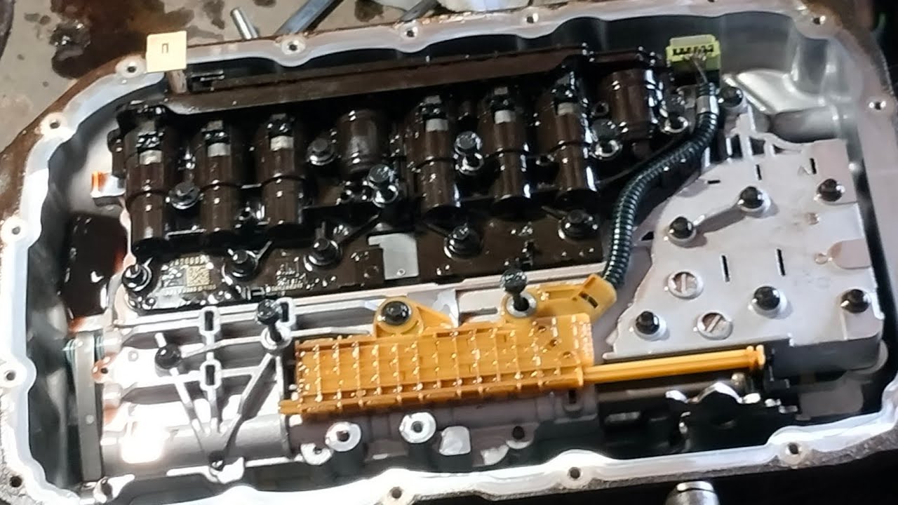 Tata Hexa ka Gearbox kasa khola//How to Change of Tata Hexa Gearbox oilpump Change 2022.......