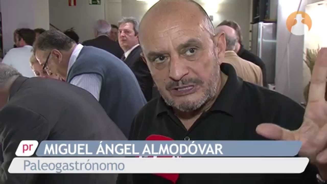 VÍDEO Miguel Ángel Almodóvar y Javier Rodríguez de la Iglesia presentan 'El cochinillo místico...'