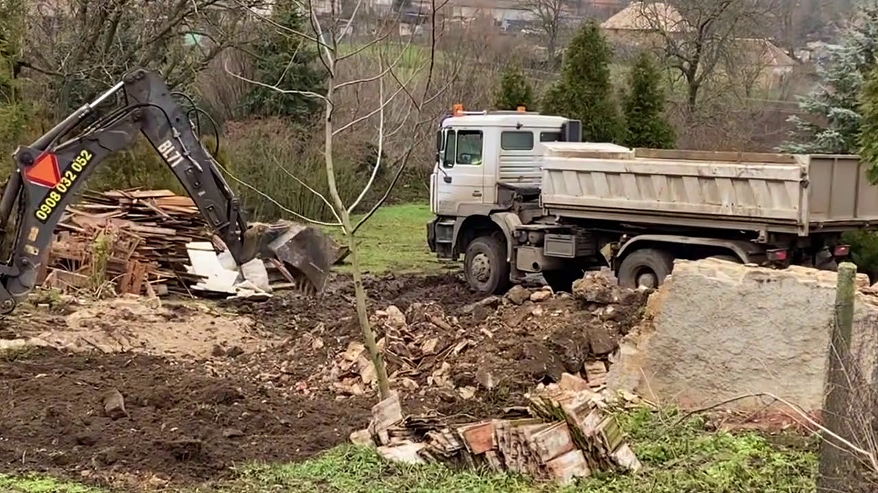 Búranie starej maštale