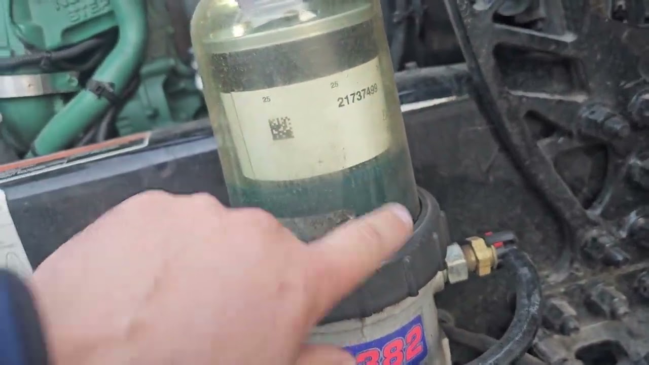 В грузовике Volvo D13 закончилось топливо. Как заправить Volvo D13?