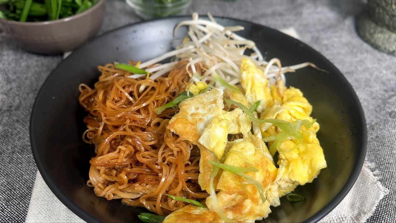 Easy Stir Fried Rice Noodles: Cambodian Student Noodles គុយទាវកូនសិស្ស