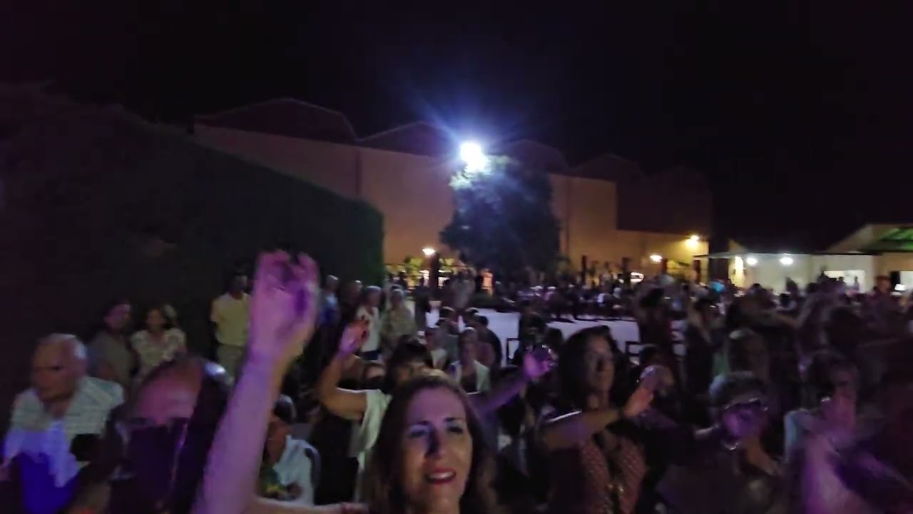 Un beso y una flor. Adobe Dulzaineros de Macotera. Concierto de verano en Macotera.