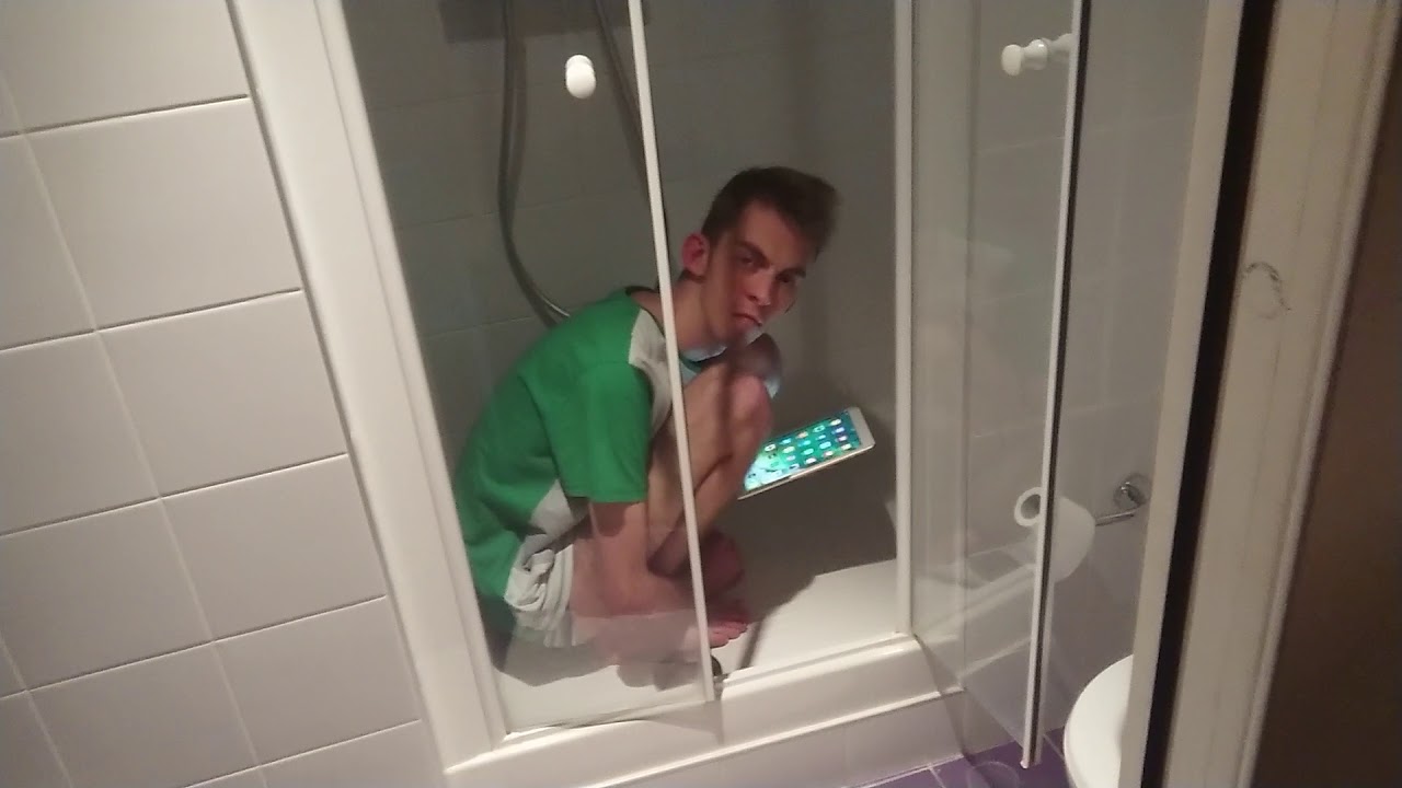 JE SURPREND KENNY EN CALEÇON VOLER DES CANETTE