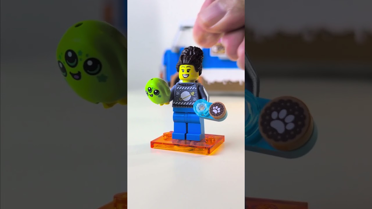 LEGO Alien Treats & Paw Prints