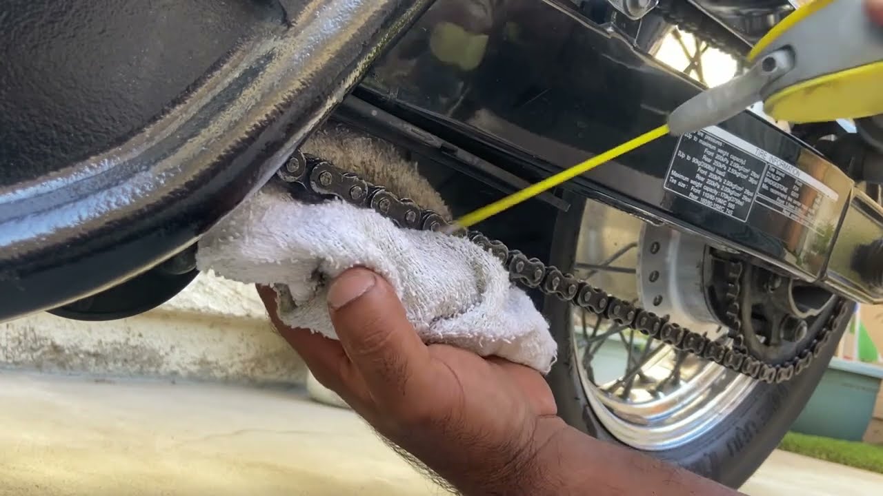 Como AJUSTAR y LUBRICAR la cadena en motocicleta