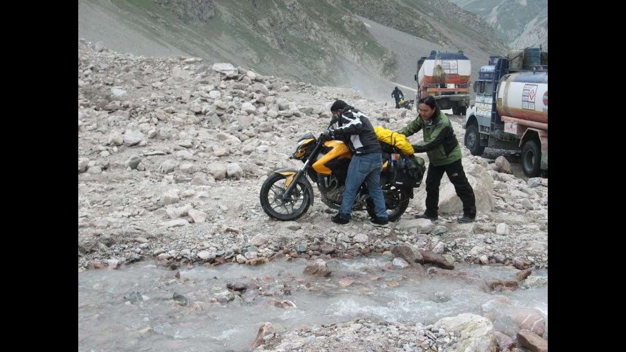 Leh ladakh road trip | pulsar 200ns | water Crossing | and much more