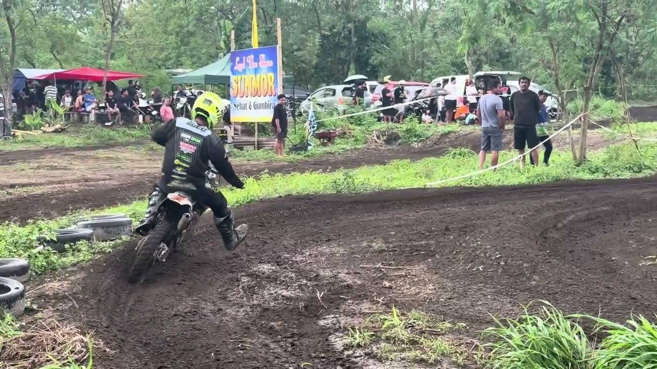 Latihan grastrack di sirkuit terung Sleman Yogyakarta 