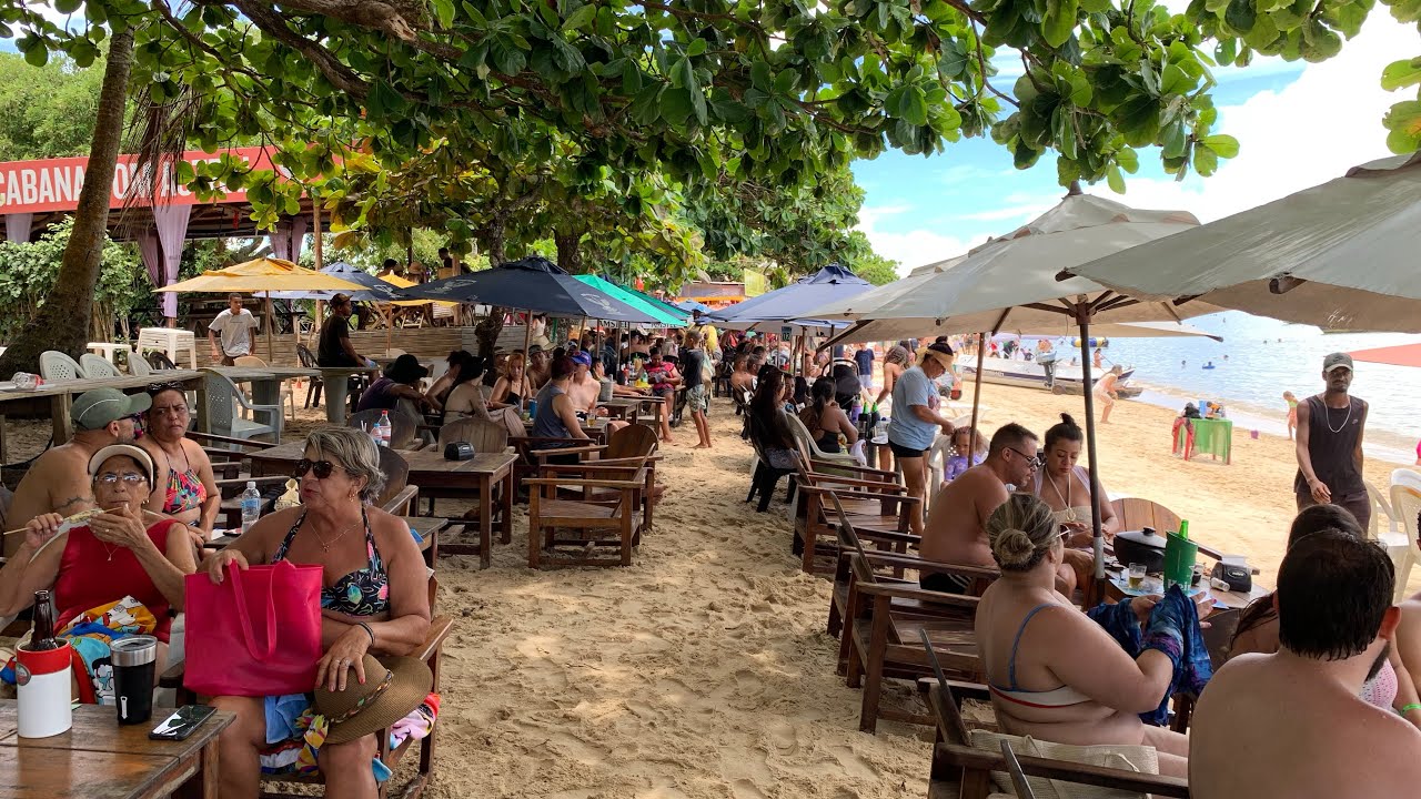 MOVIMENTO DA PRAIA DE COROA VERMELHA NESSA TERÇA-FEIRA DE CARNAVAL 