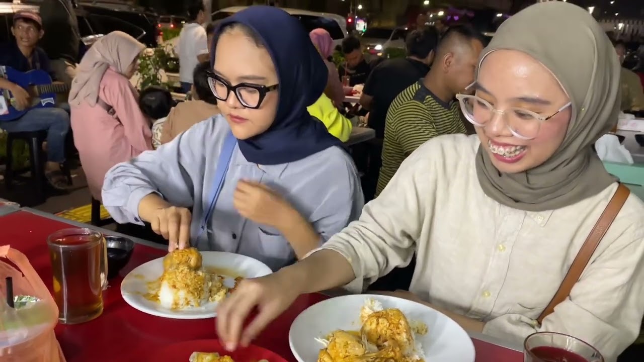 Nasi Kapau “Uni Emi Bareh Solok” Paling Ramai di Kramat Raya, Senen, Jakarta Pusat