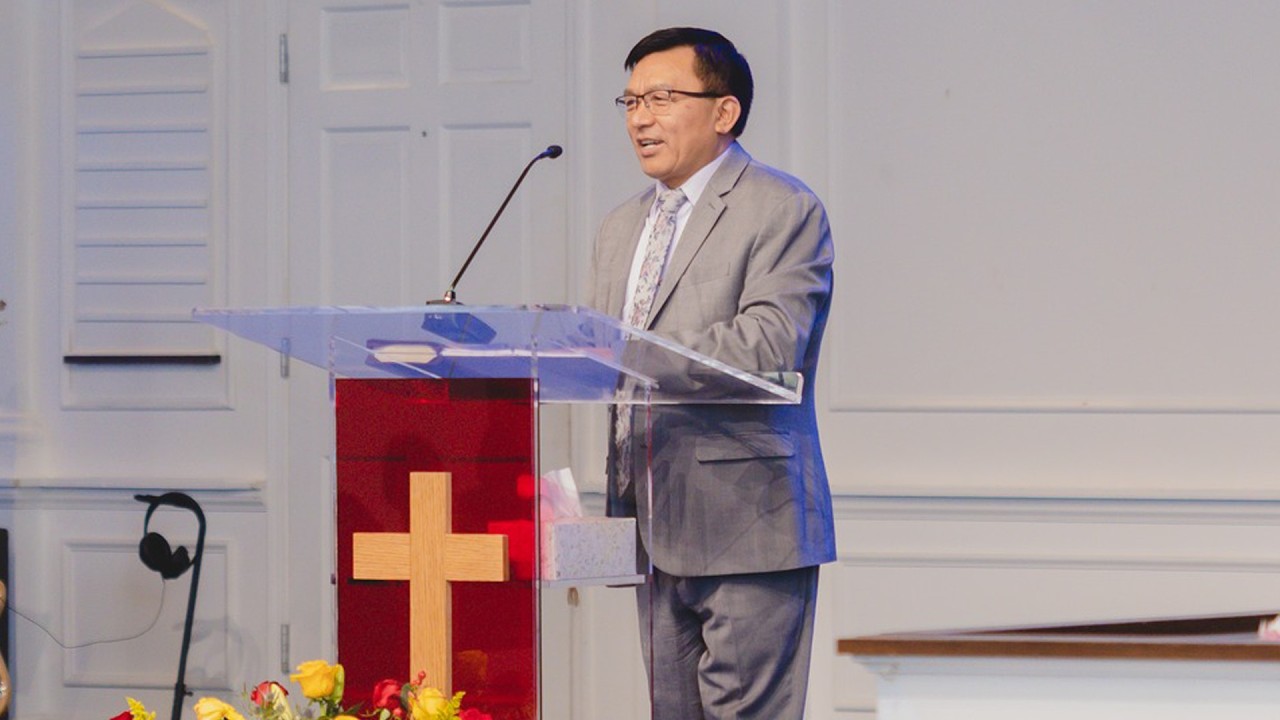Van Thlawsuah - Rev. Nun Uk
