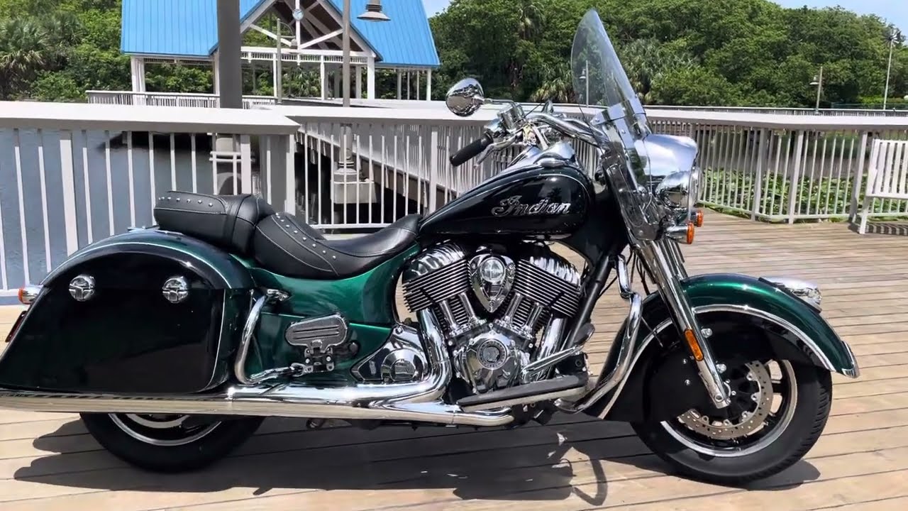 2018 Indian Springfield only 1,255 miles in PERFECT condition, absolutely perfect, jade green