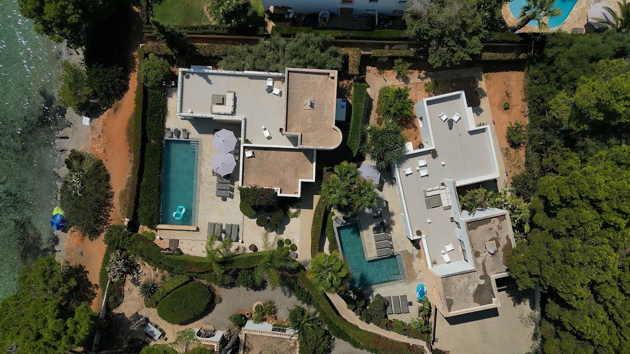 Luxury frontline villas with tourist rental license for sale in Ibiza
