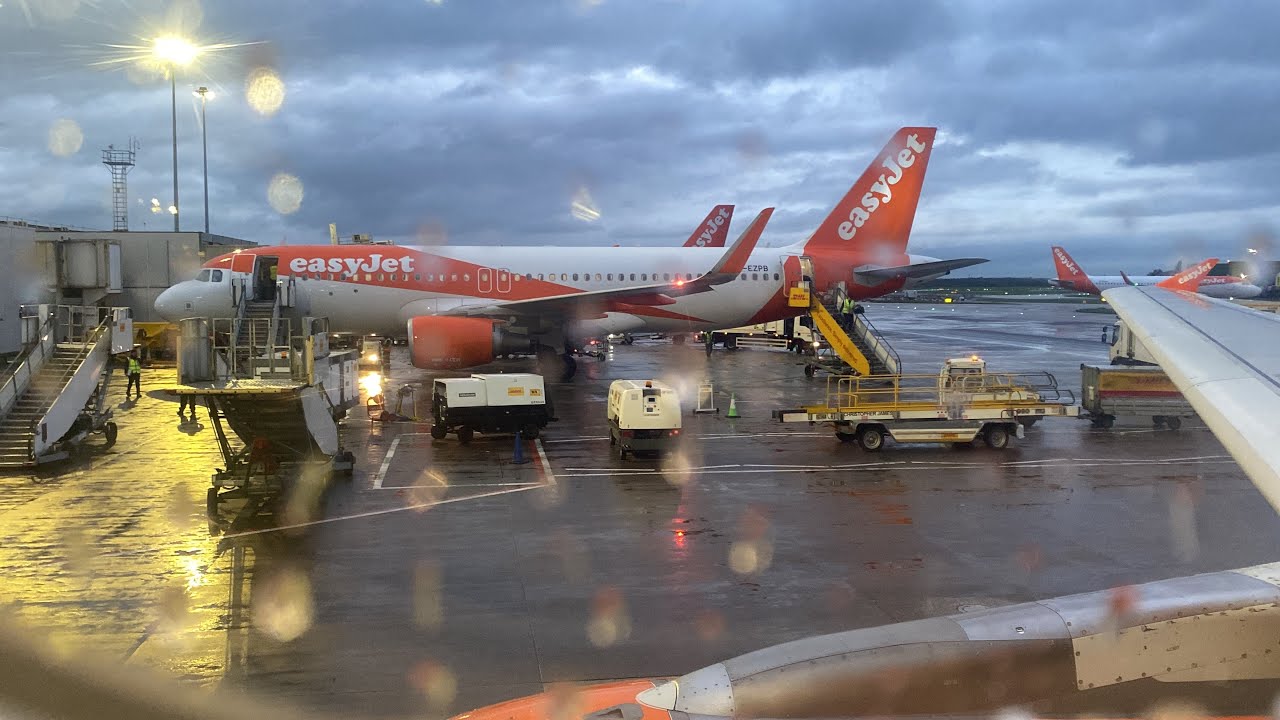 EasyJet A320-214 G-EZTV Landing at Enfidha Hammamet Tunisia