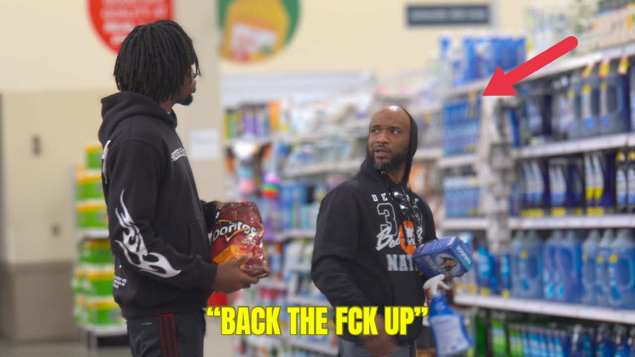 EATING CHIPS IN PEOPLES EARS IN DETROIT HOOD!!! **GETS HEATED**