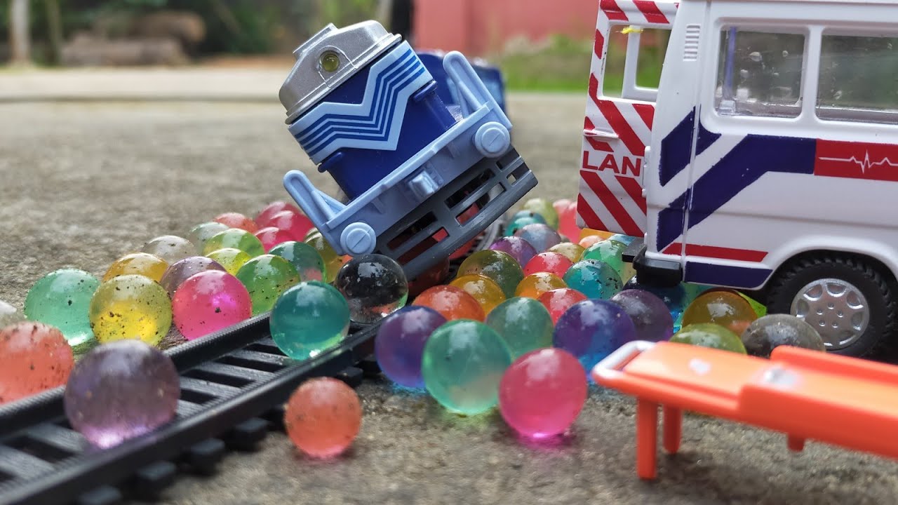 Train Action Train Vs Ambulance Throw Orbeez Balls