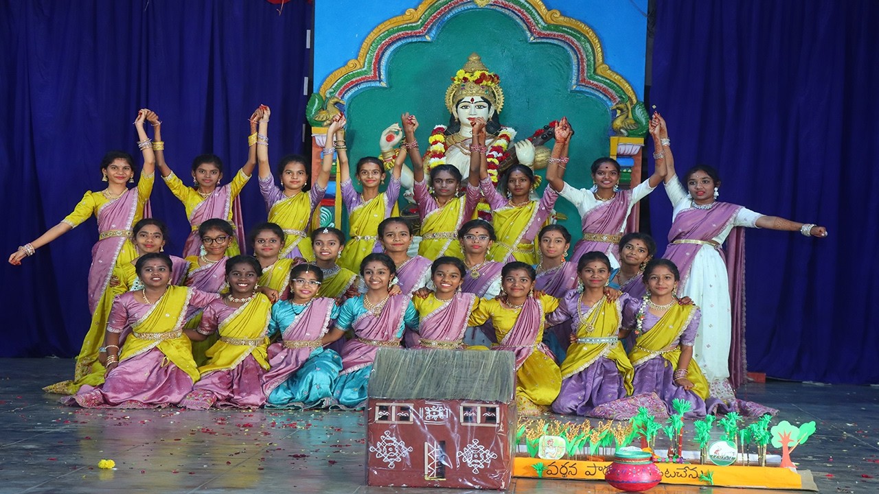 Vardhana School Annual Day 2026 - 7th Class Girls Dance Performance - Gira Gira Gingiraagirey