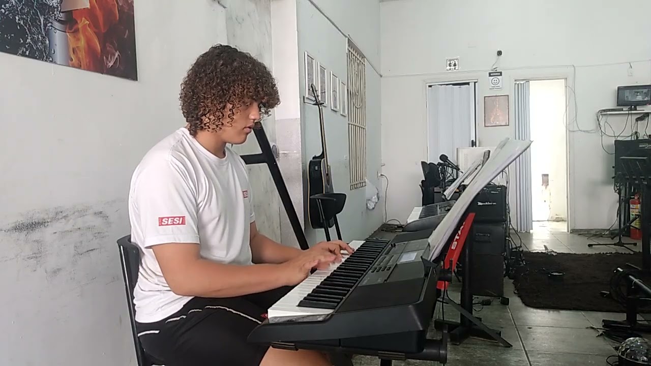 Voz de Trovão colo de Deus / Aluno João Gabriel /teclado 
