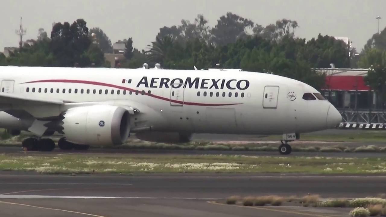 Aeromexico B787-8 takeoff at Mexico city airport