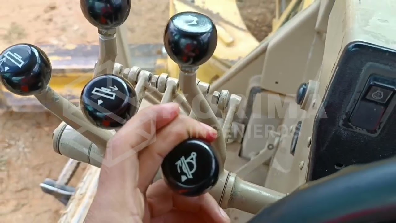 CONTROLES DE OPERACIÓN DE MOTONIVELADORA