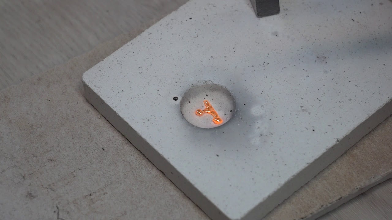 Melting gold with oxy-hydrogen flame