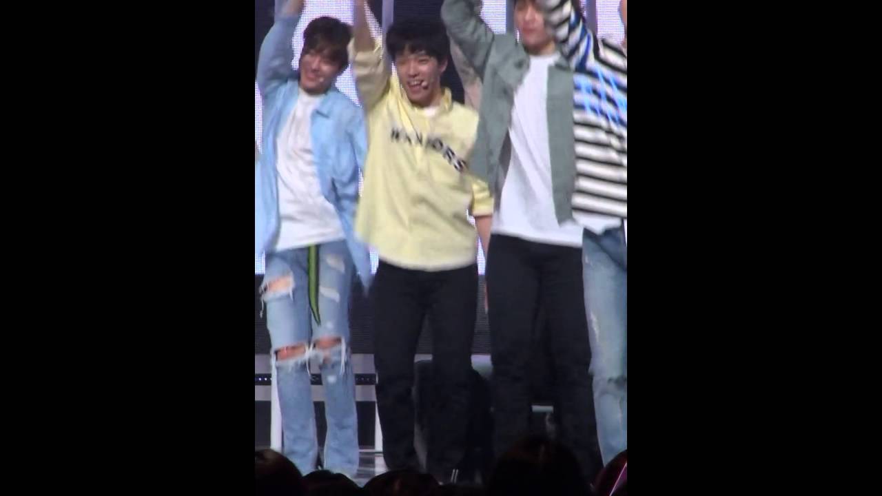 [MPD직캠] 세븐틴 디노 직캠 예쁘다 Pretty U Seventeen Dino Fancam @엠카운트다운_160428