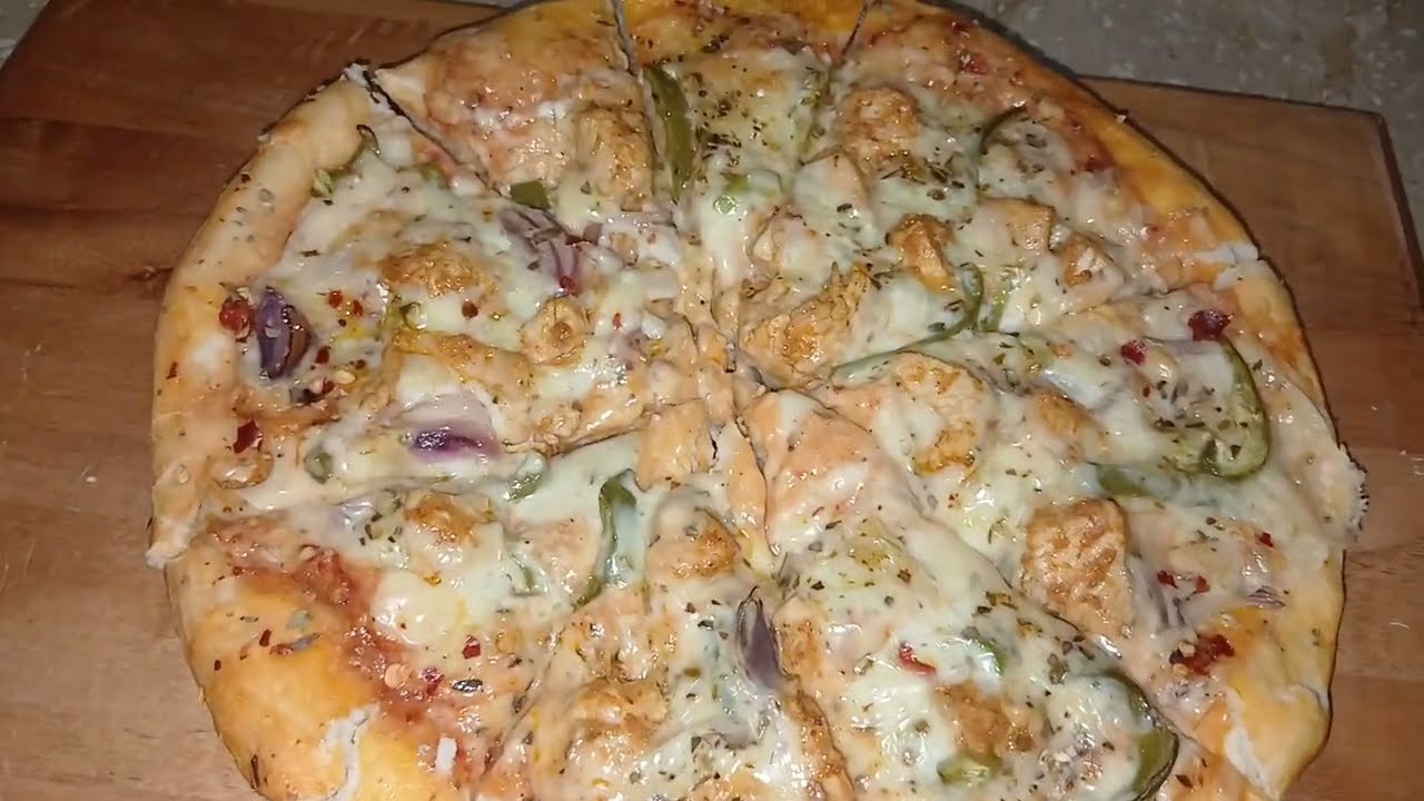 Without oven Chicken tikka pizza 🍕 recipe by Life&fun with Sadaf #viral video 